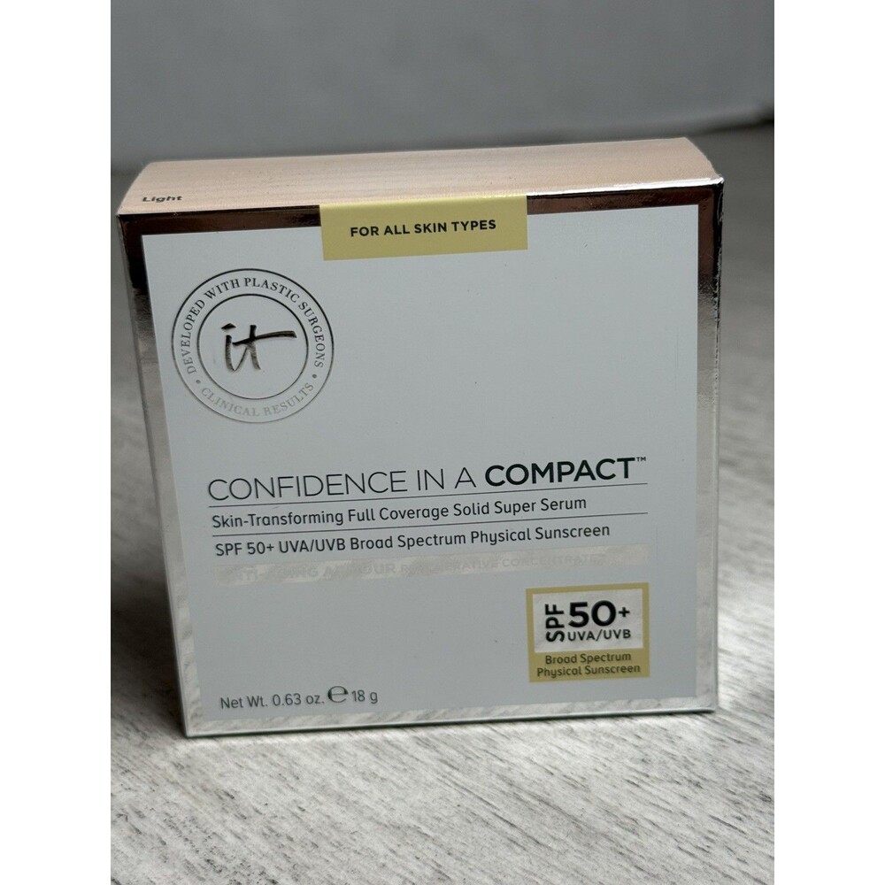 IT Cosmetics Confidence in a Compact SPF 50 Solid Serum Foundation LIGHT NIB